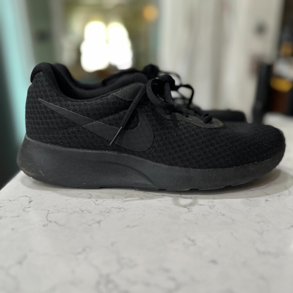 Women's NIKE athletic shoes, Size 7, Black